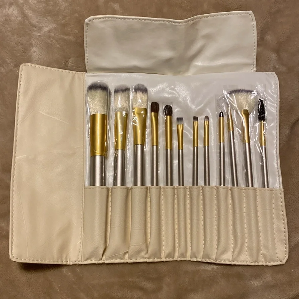 Makeup Brushes - Picture 2 of 5